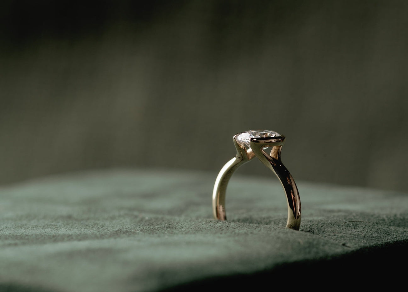 Half Bezel Tension of Oval Diamond - Laher