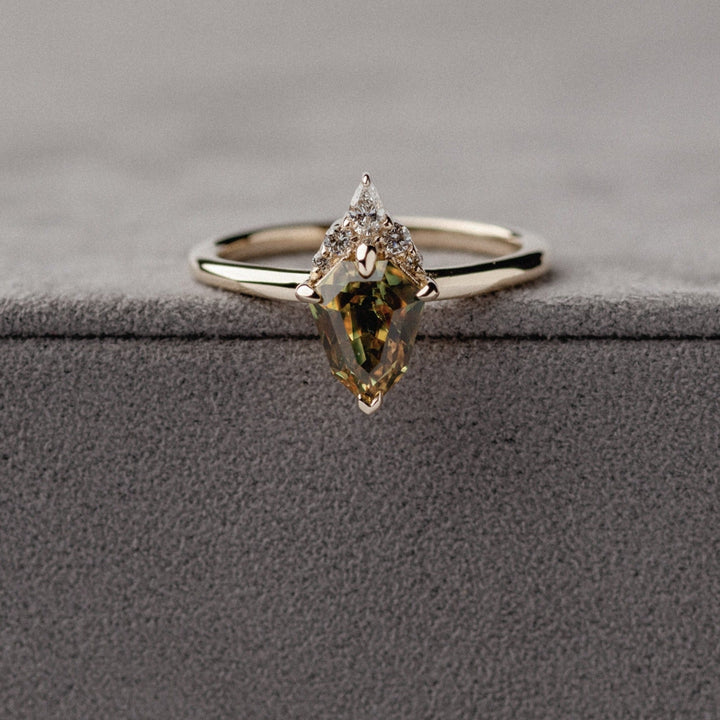 1.90ct Symmetrical Cluster of Sapphire - Laher -