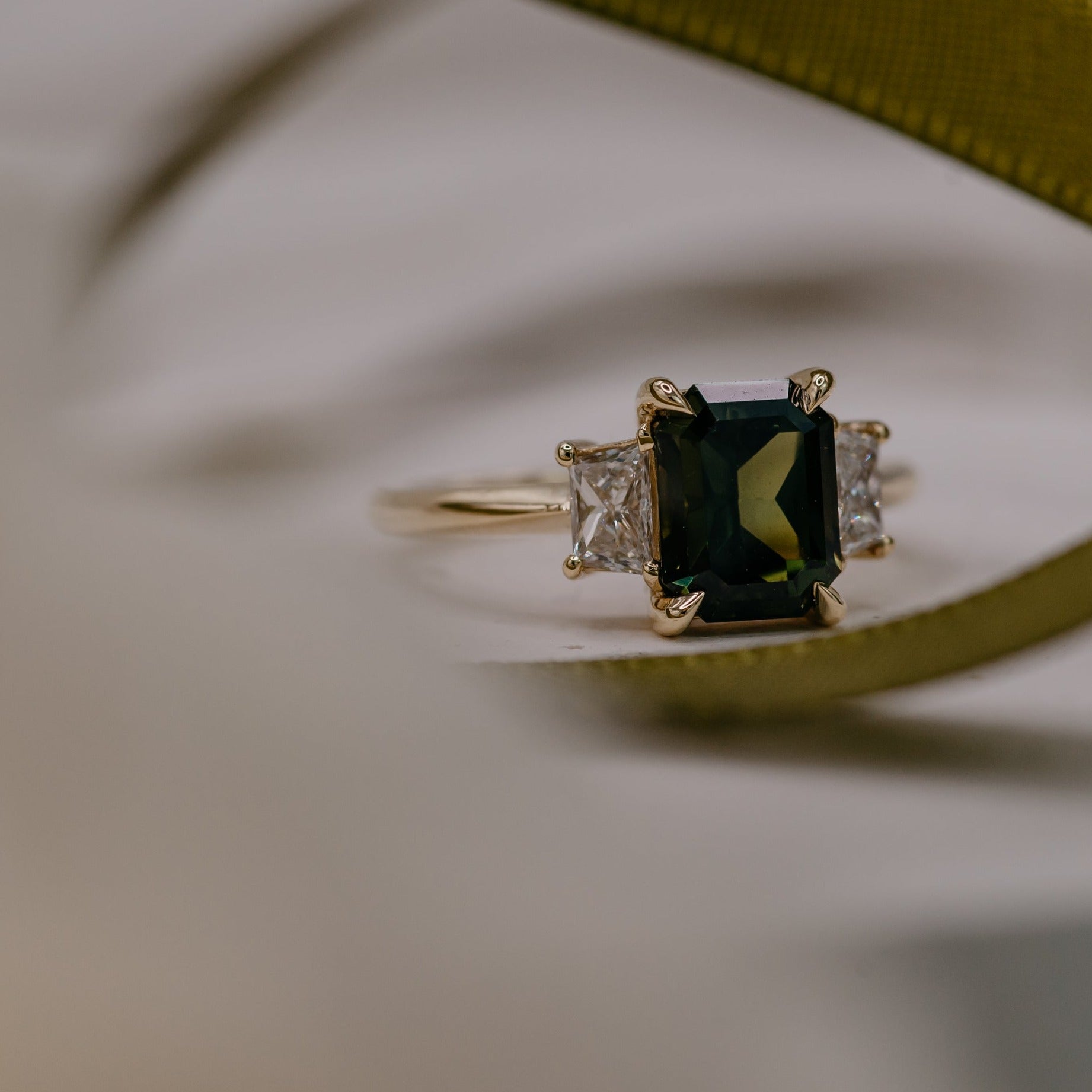 05⌇2.35ct Three Stone of Sapphire & Diamond - Lei è -