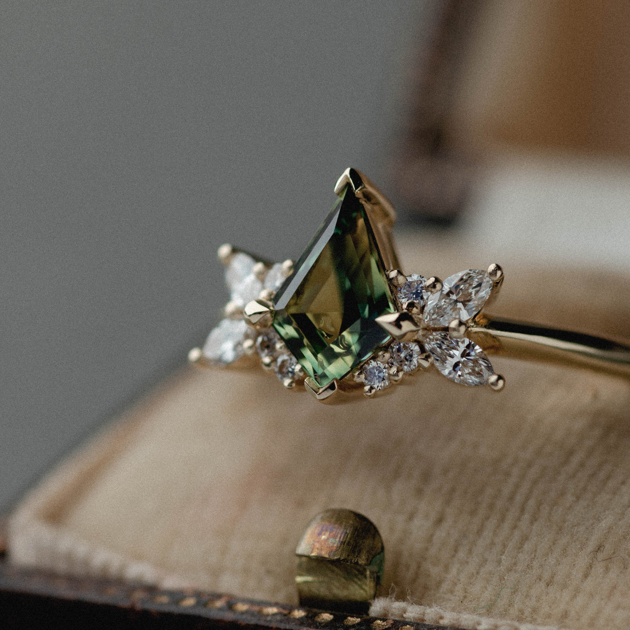 What Makes Australian Parti Sapphires Truly One of a Kind