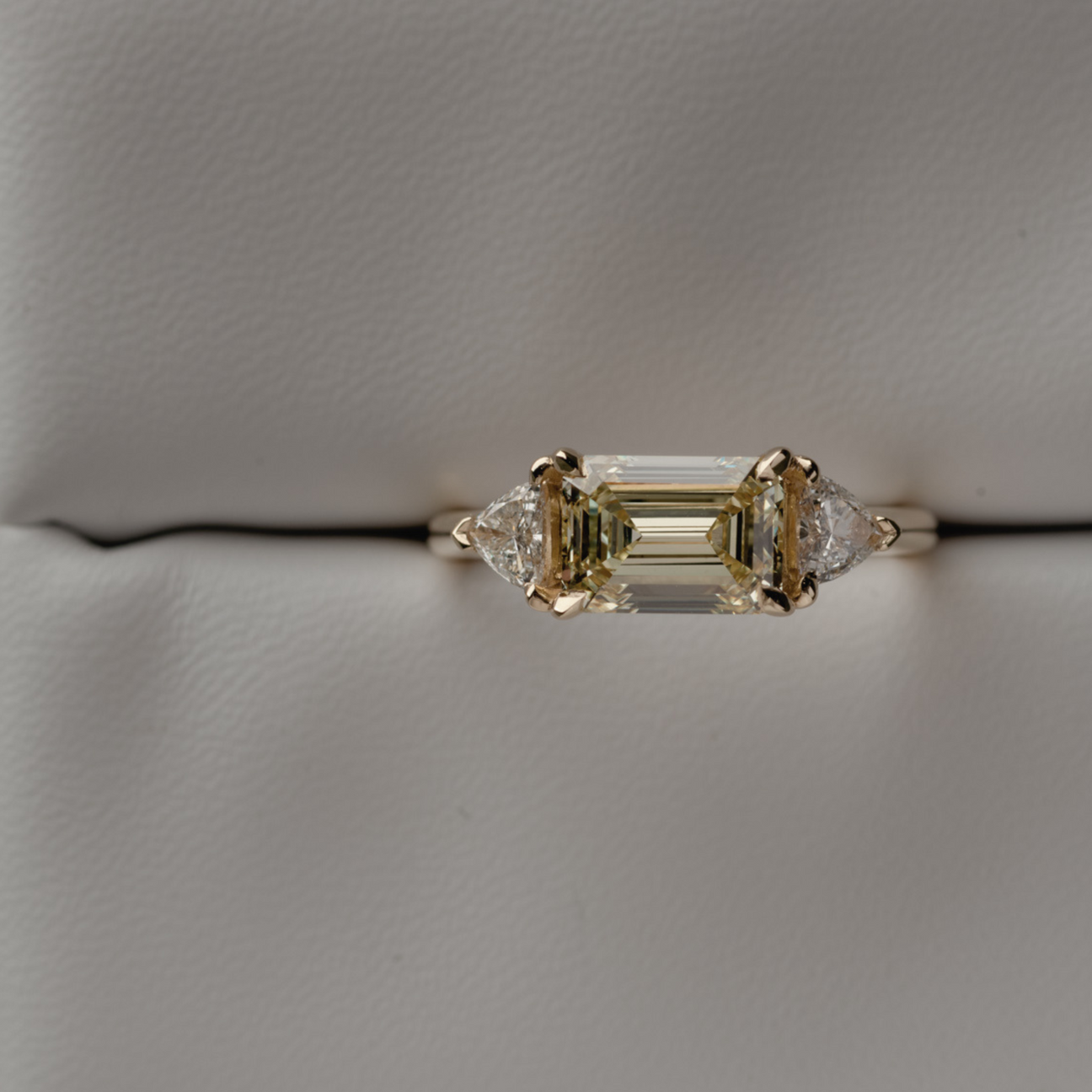 Three Stone of Emerald & Trillion