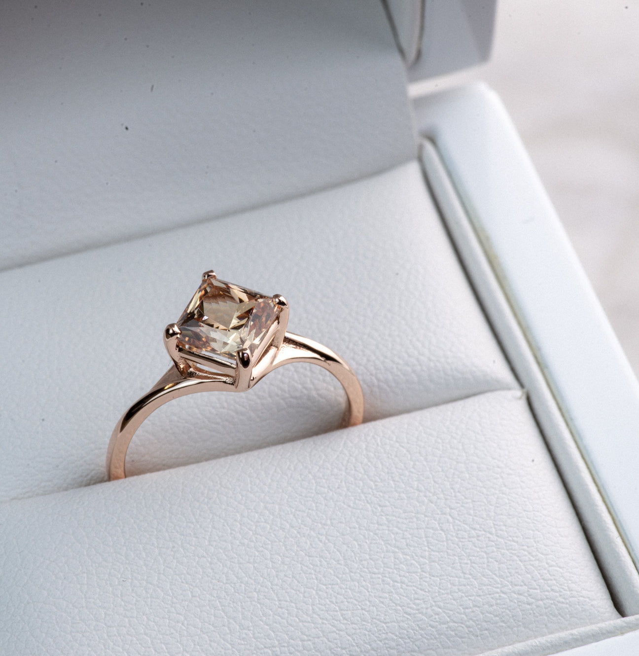 Solitaire Garnet in Rose - Laher