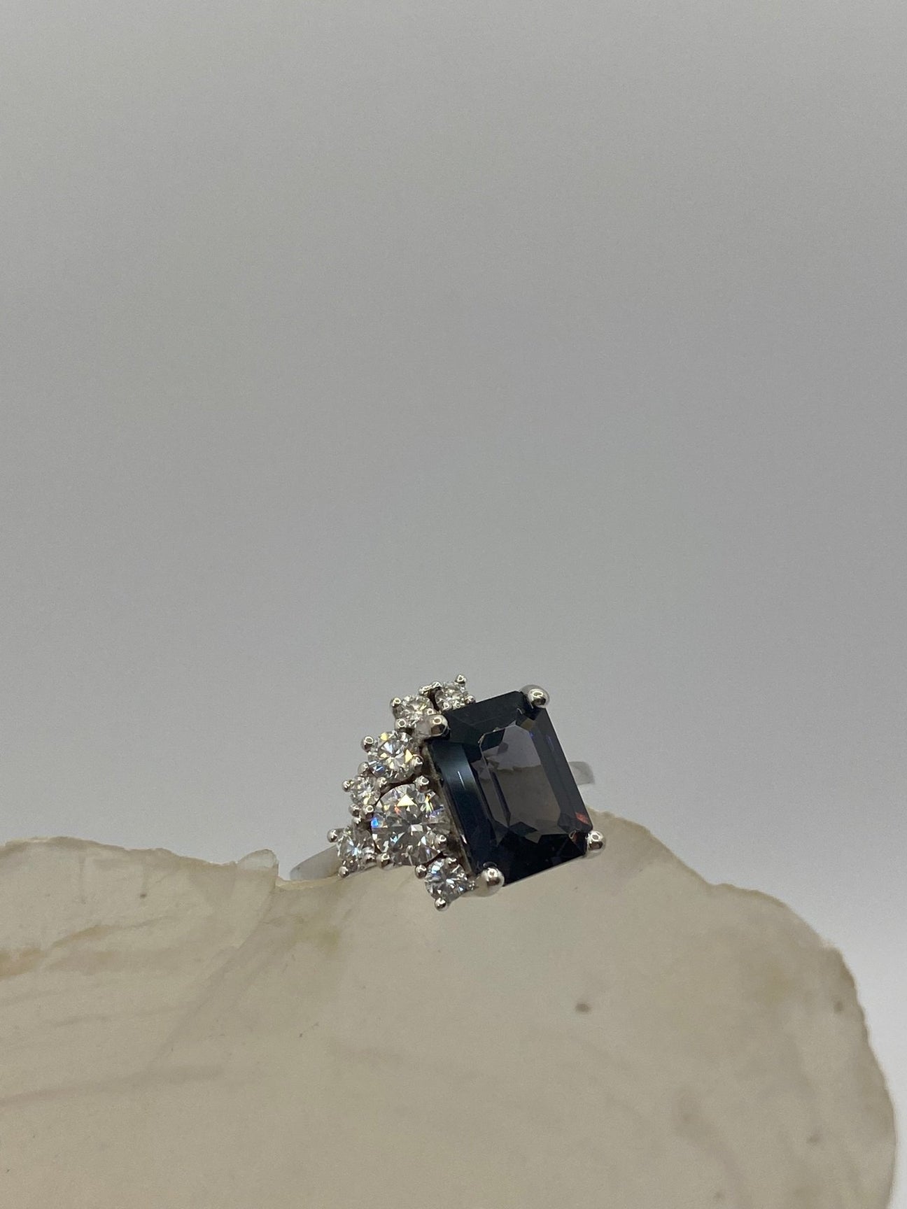 Spinel Asymmetrical Cluster - Laher
