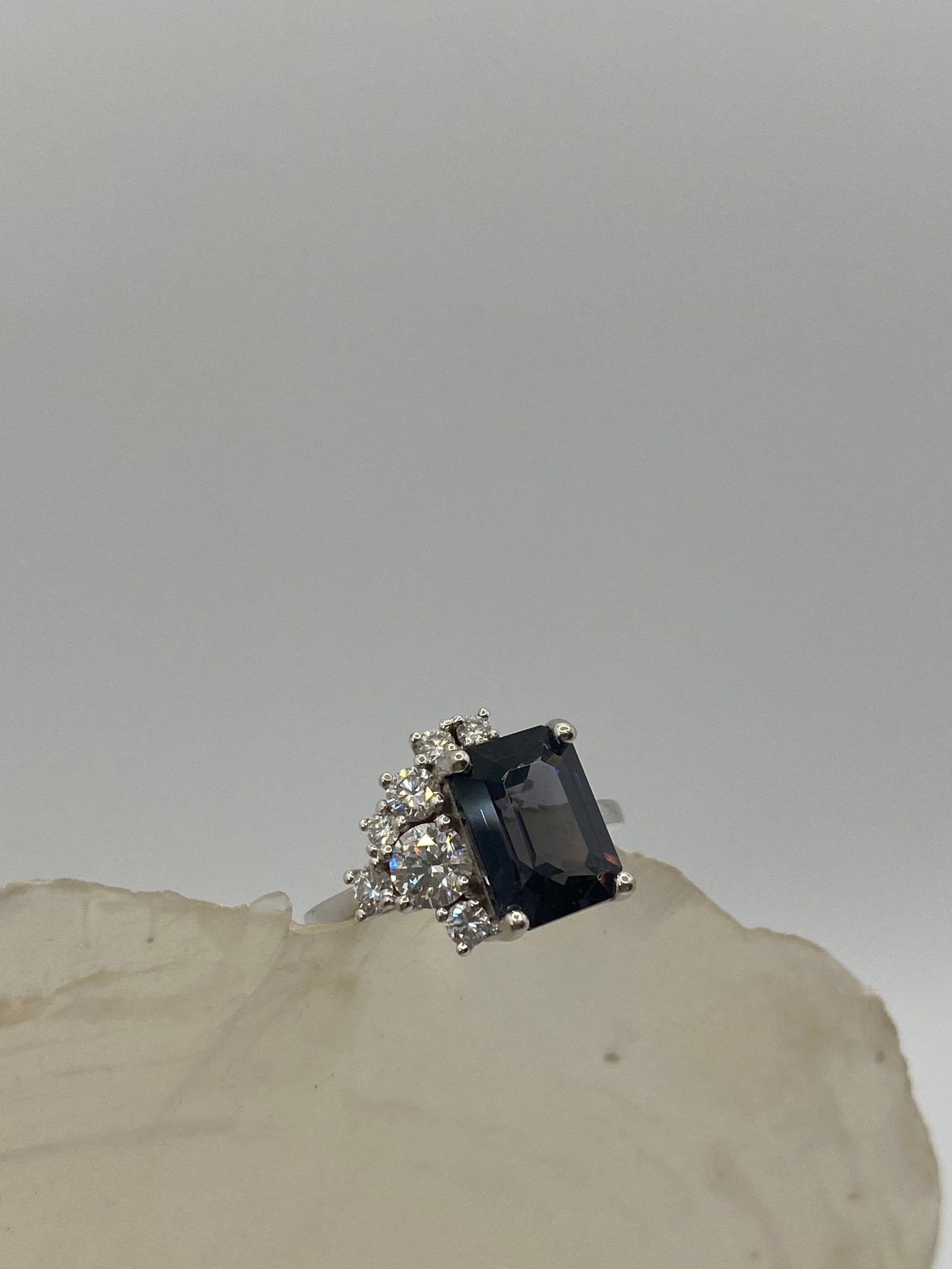 Spinel Asymmetrical Cluster - Laher