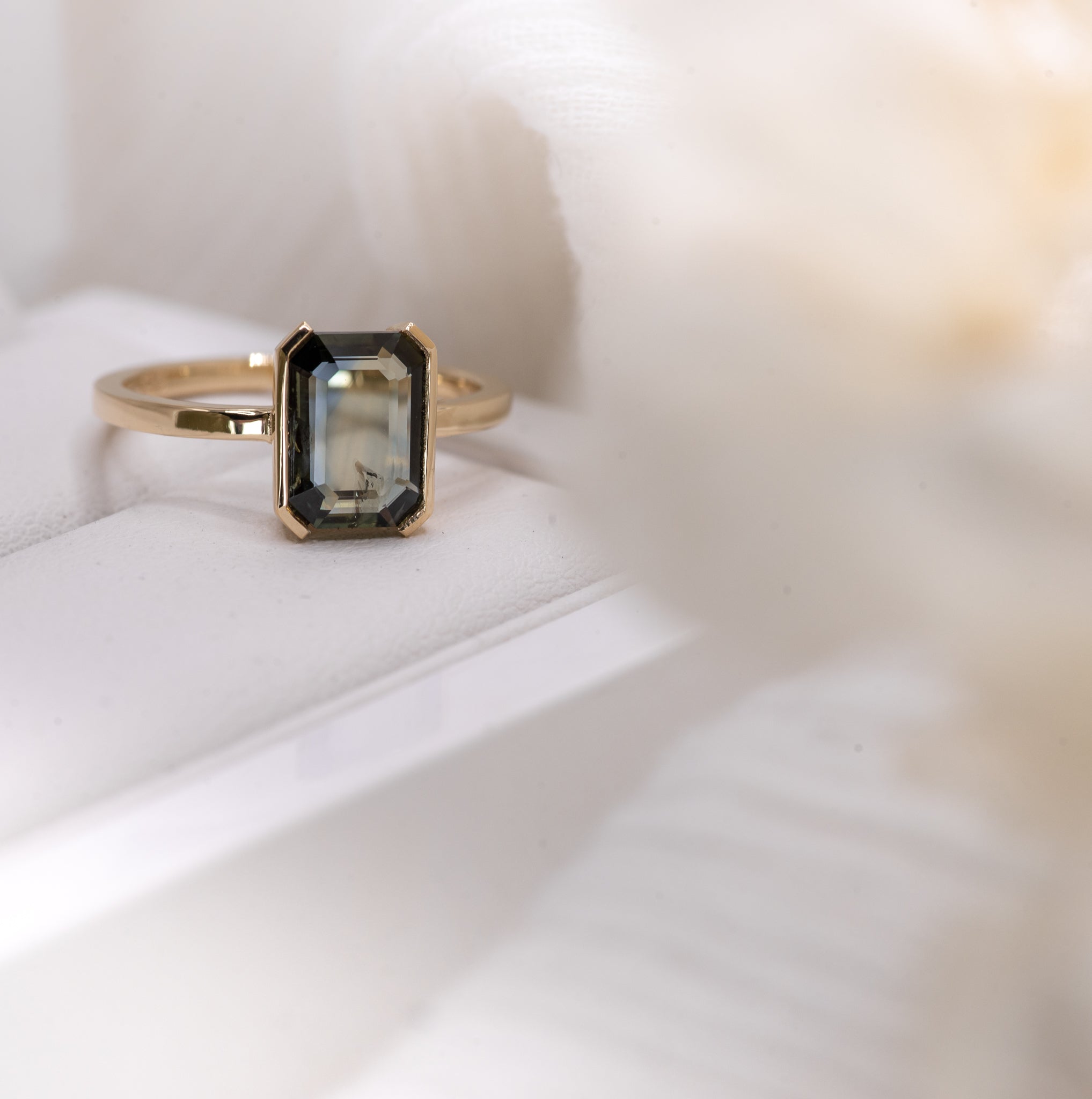 The strangely negative "windowed" term in jewellery... - Laher