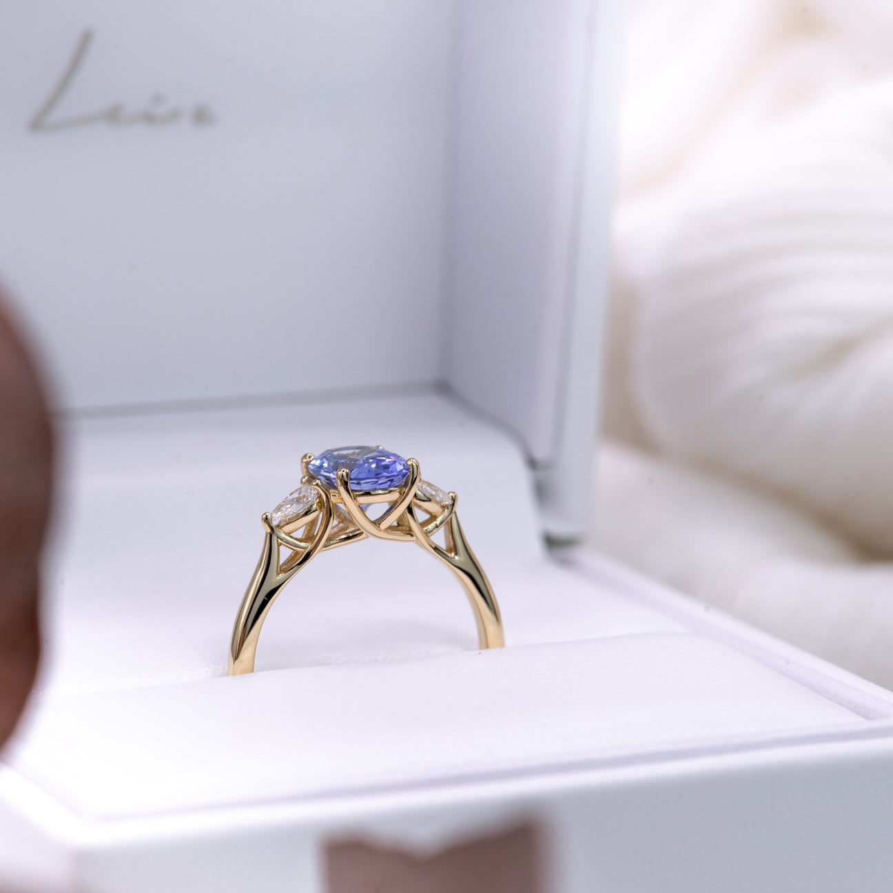 Three Stone of Ceylon & Diamond - Laher
