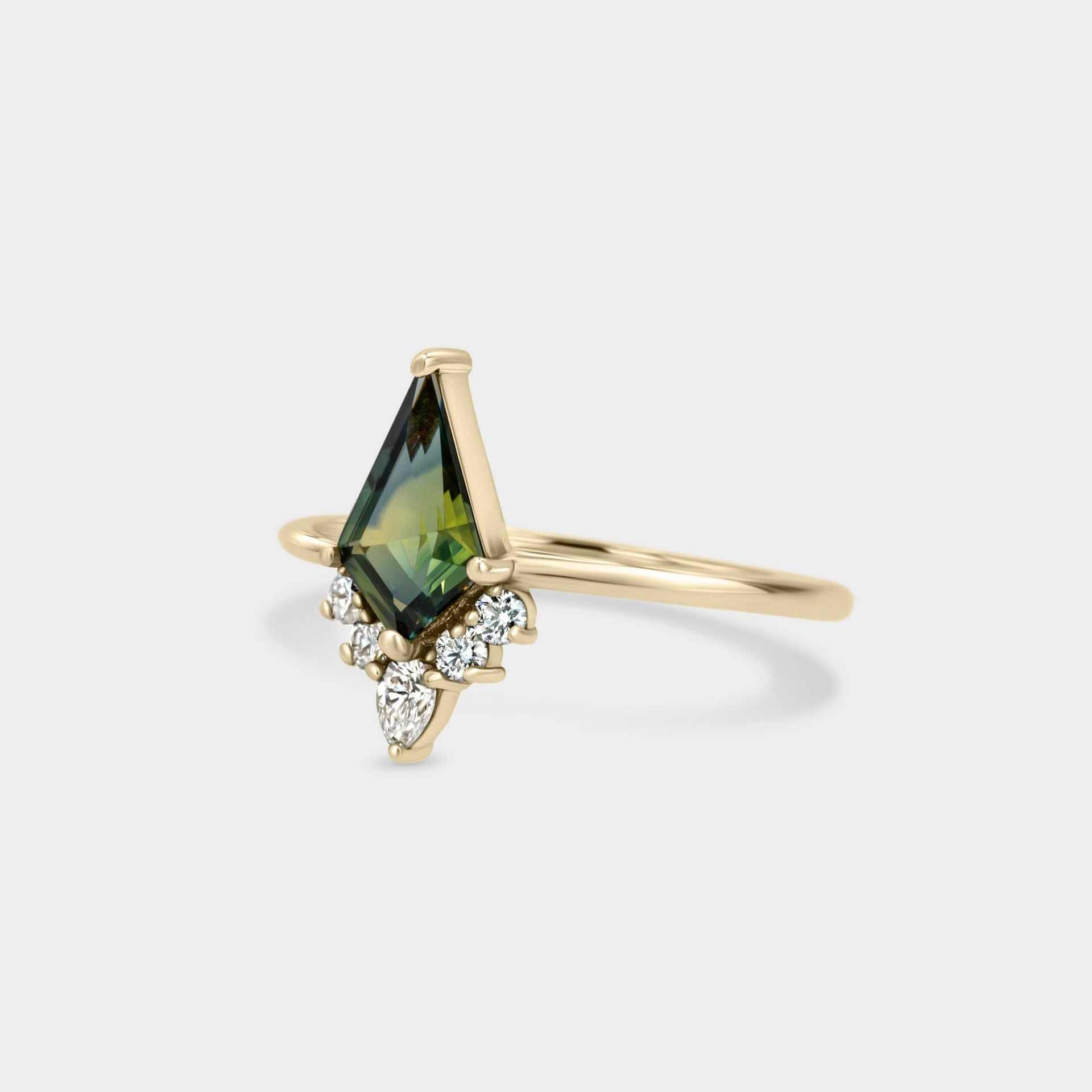0.94ct Symmetrical Kite Clust of Sapphire - Laher - Rings
