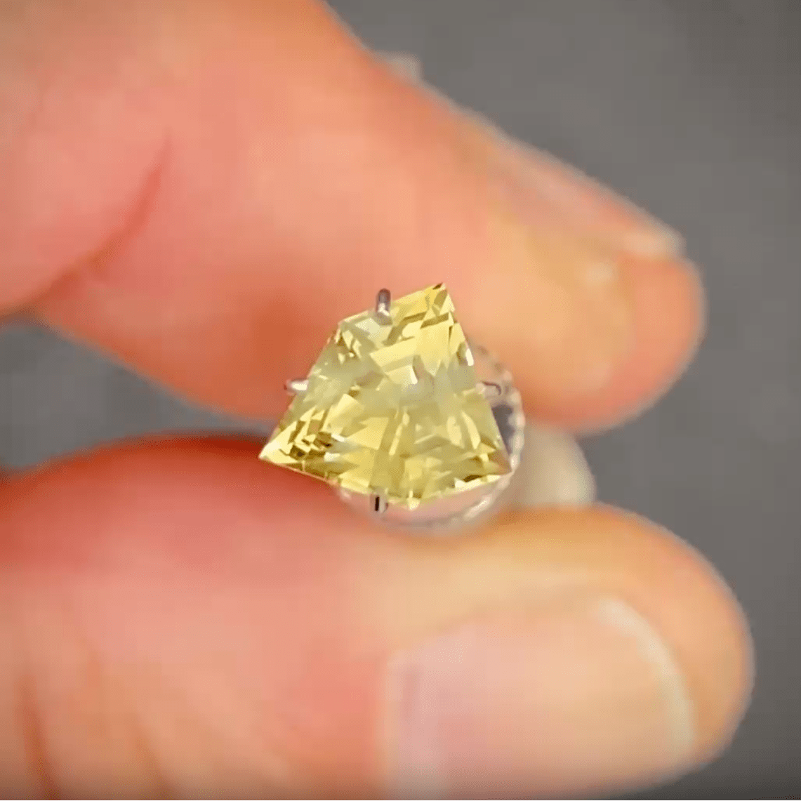 1.25ct Freeform Light Yellow Parti Sapphire - Laher - 