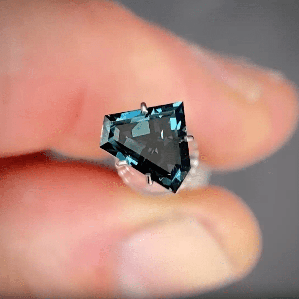 1.29ct Freeform Blue Parti Sapphire - Laher - 