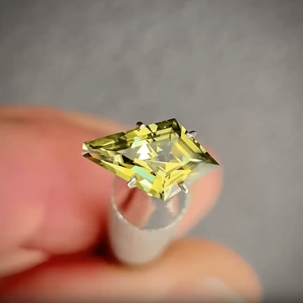 1.39ct Kite Cut Yellow Parti Sapphire - Laher - 