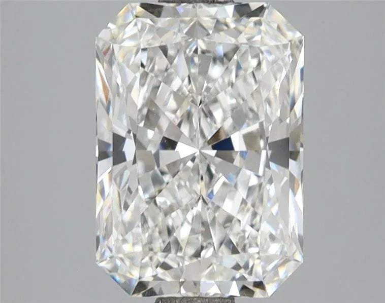 2.60ct Radiant Lab Grown Diamond (Colour E, Clarity VVS2, IGI Certified)