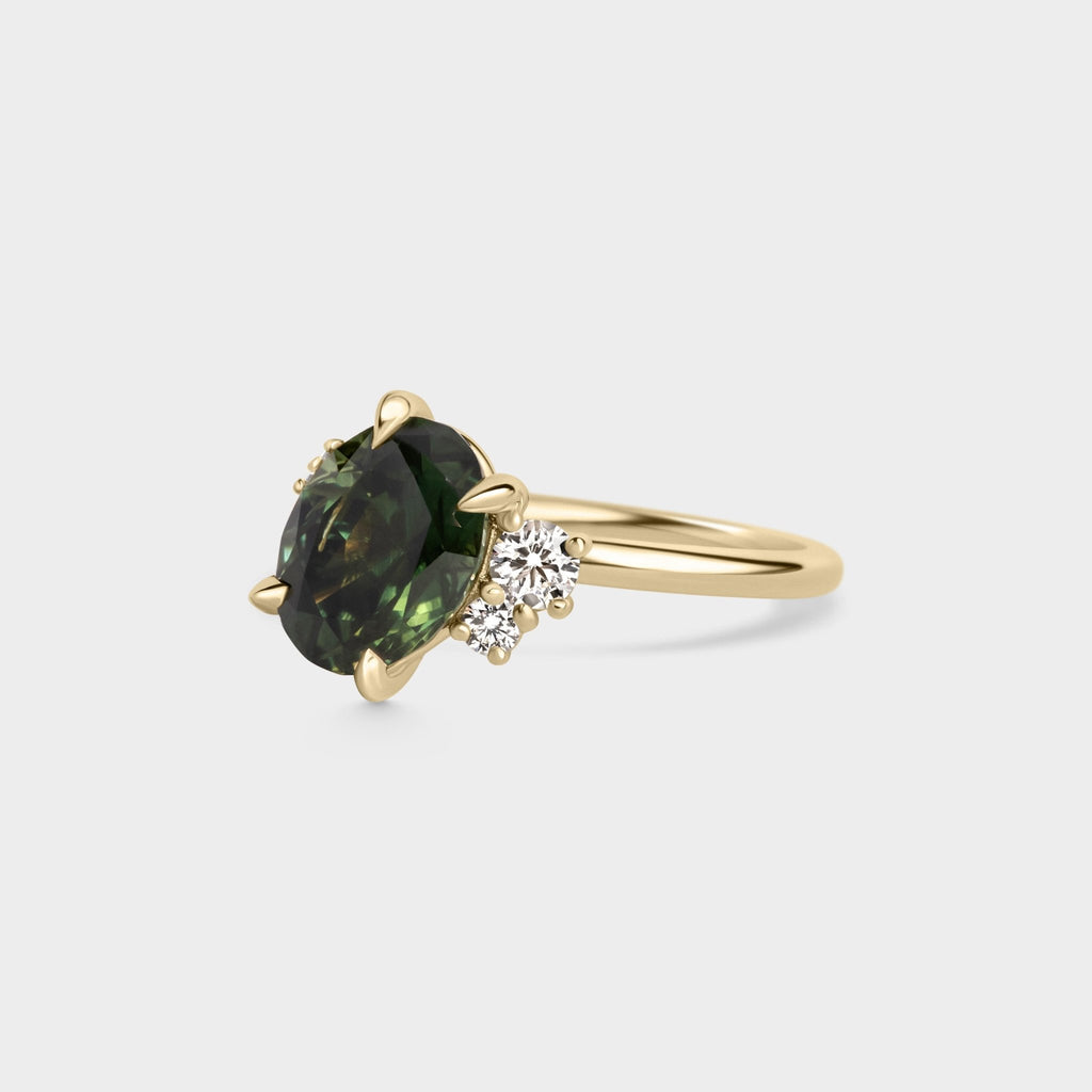 2.73ct Off - Set Asymmetrical Cluster of Green Sapphire - Laher - 