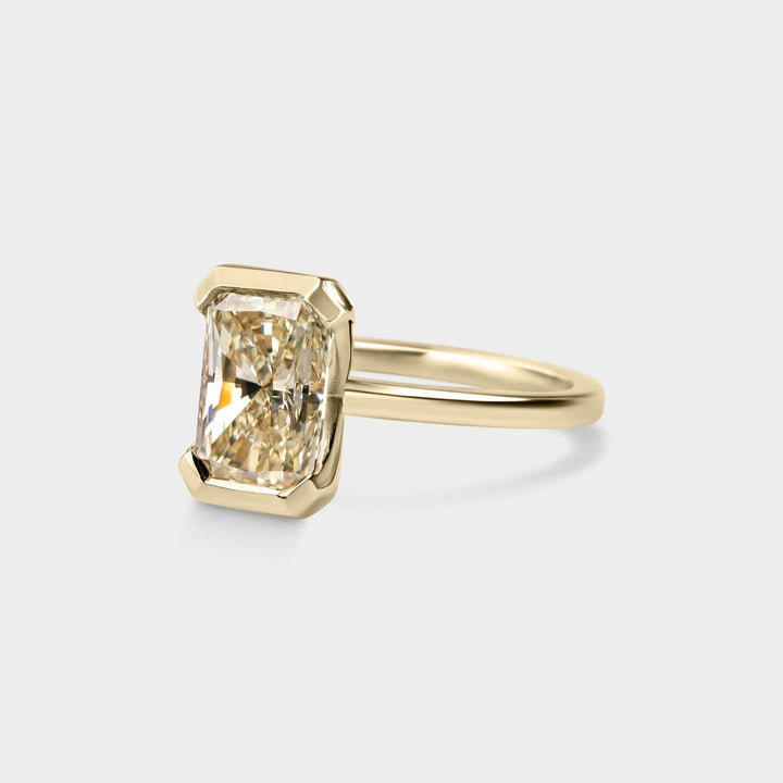 3.05ct Half Bezel of Light Fancy Yellow (LG) - Laher - 