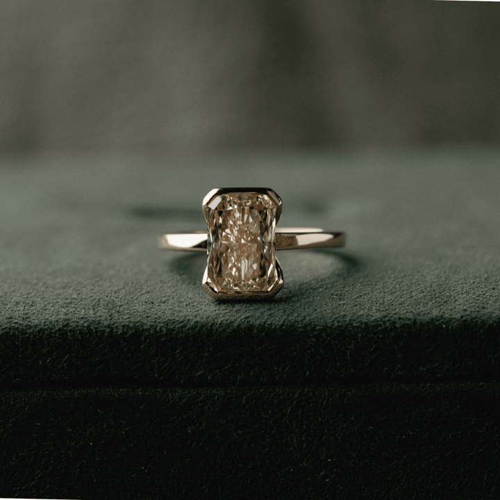 3.05ct Half Bezel of Light Fancy Yellow (LG) - Laher - 