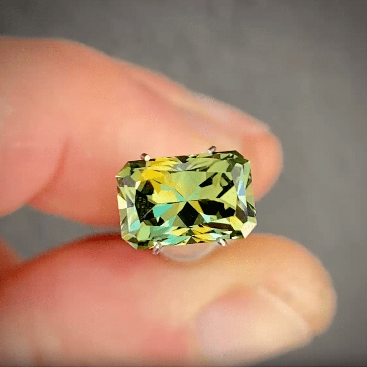 3.58ct Radiant Green/Yellow Parti Sapphire - Laher - 