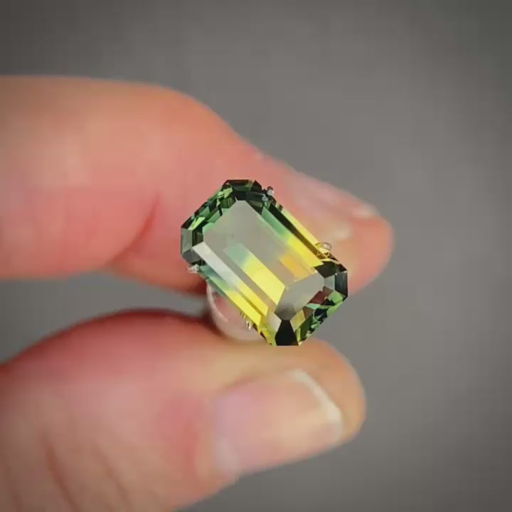 4.56ct Emerald Green/Yellow Parti Sapphire