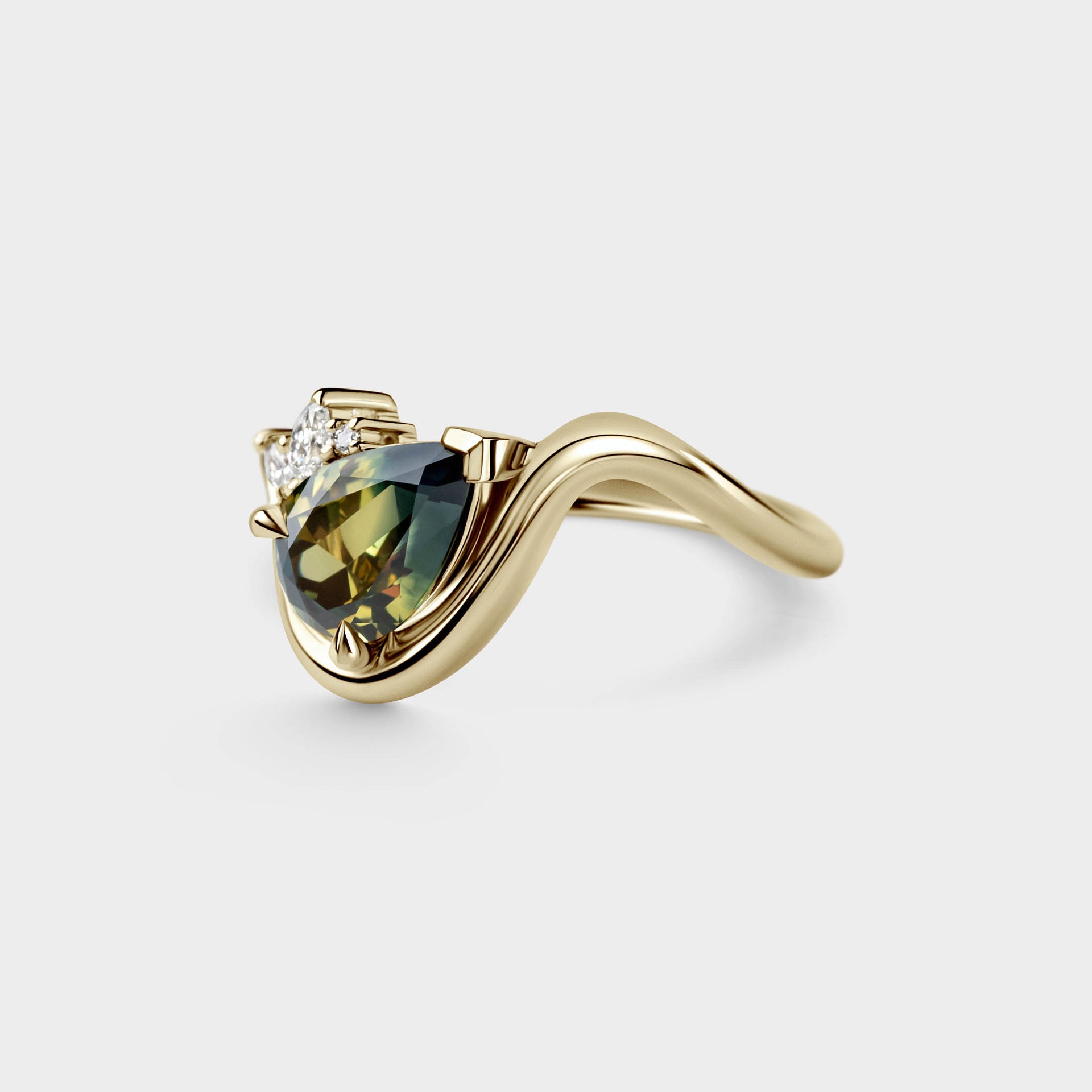 1.67ct Pear Cut Cluster of Blue/Yellow Parti Sapphire, on Curved Band
