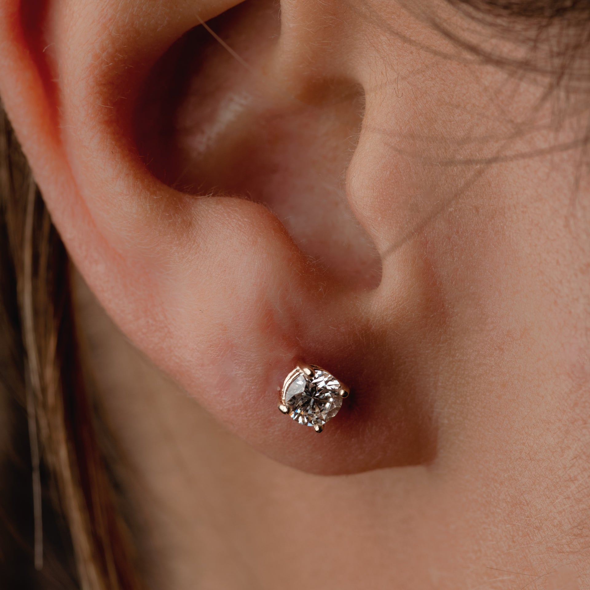 Round Brilliant Studs