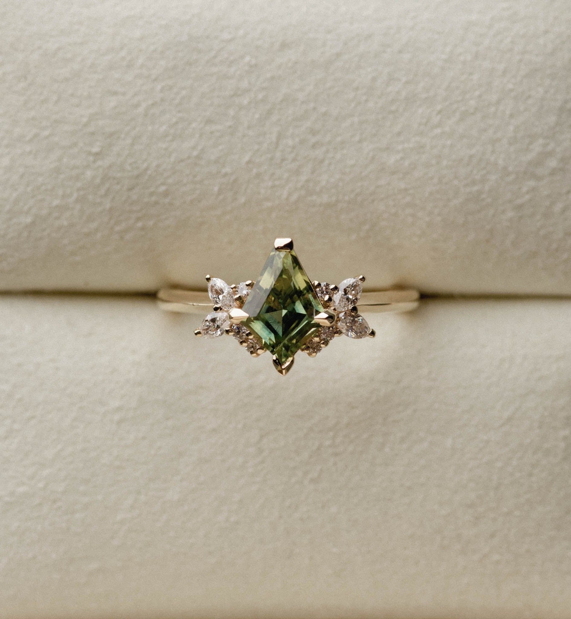 1.28ctct Symmetrical Cluster of Kite Green Sapphire & Diamond