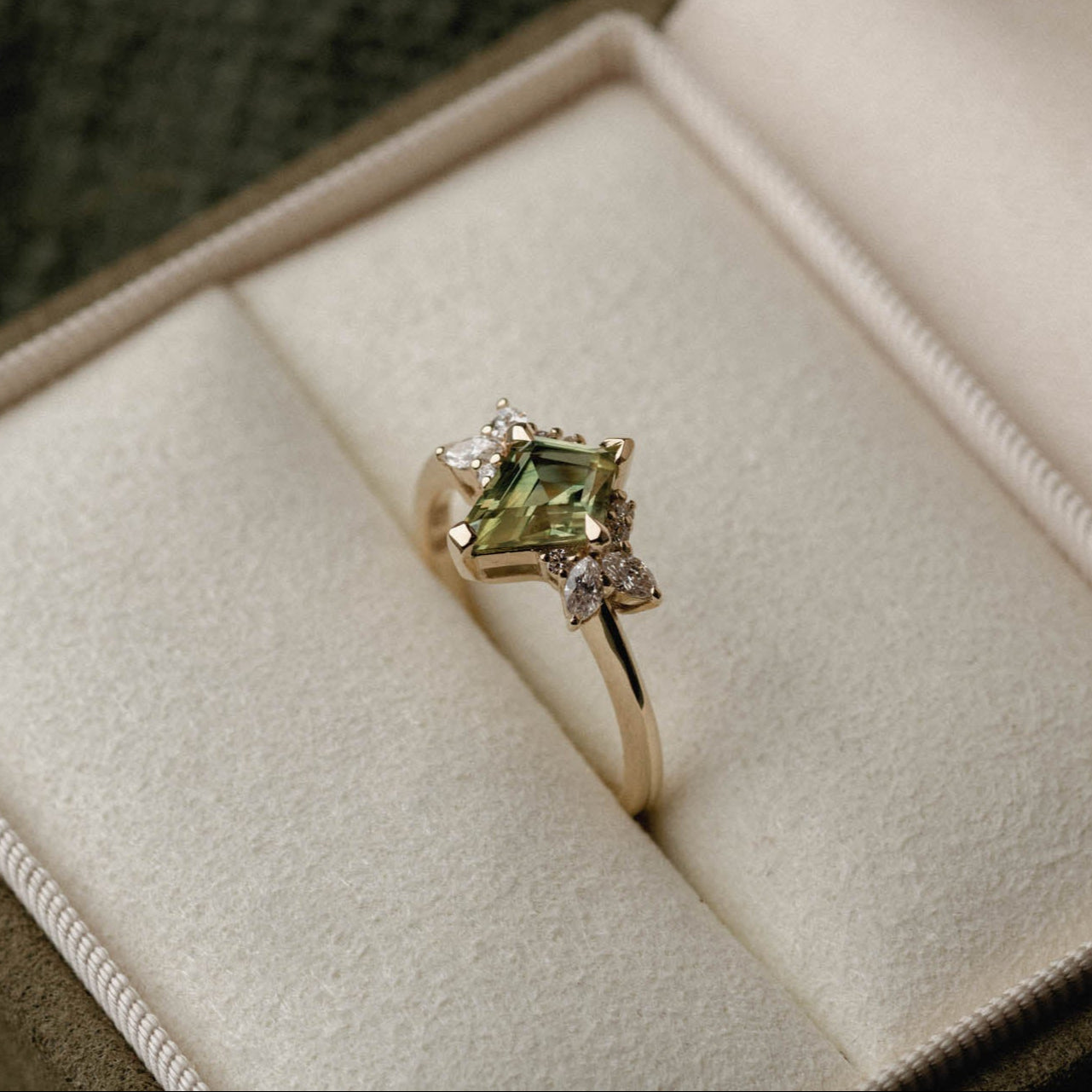1.28ctct Symmetrical Cluster of Kite Green Sapphire & Diamond