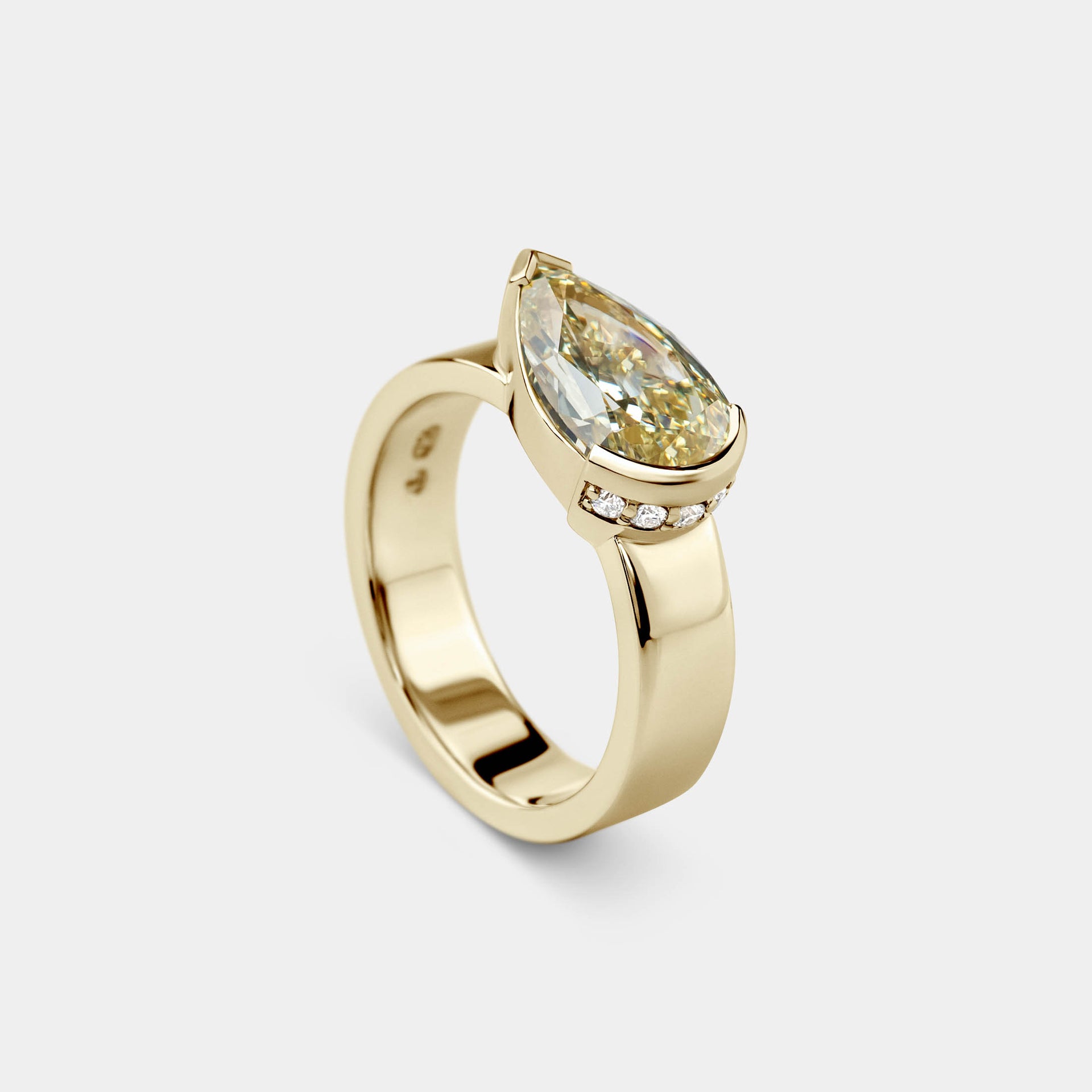 2.91ct East West Pear & Pavé