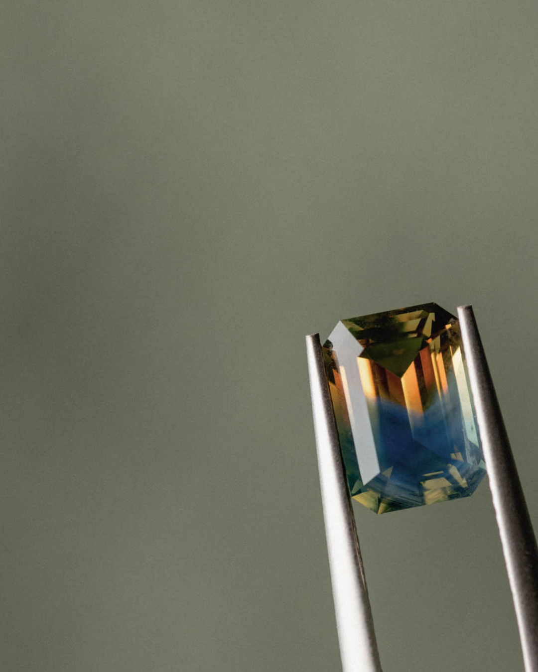 2.72ct Seven Stone of Blue/Orange Parti Sapphire & Diamond