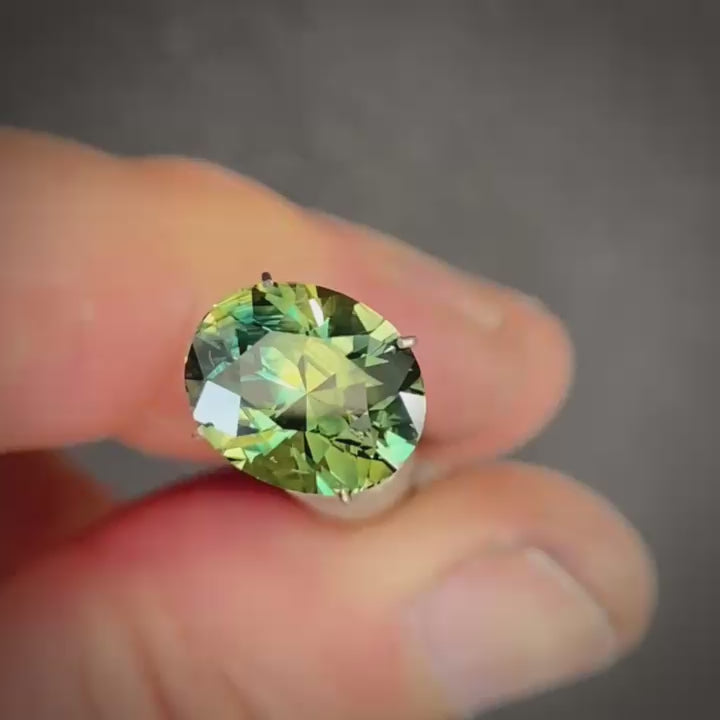 4.01ct Green/Blue/Yellow Oval Sapphire